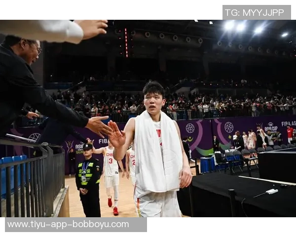 杨瀚森的活力与激情让比卢普斯赞不绝口的瞬间